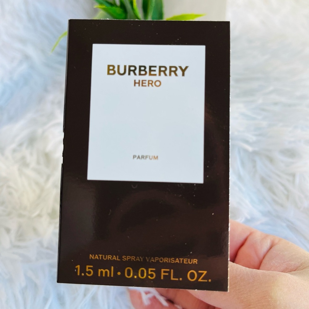 3/$15 🌻 Burberry Hero sample